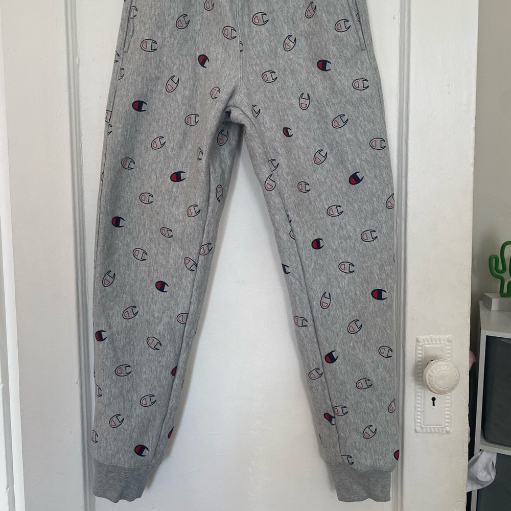 Women’s Champion logo sweatpants, grey small